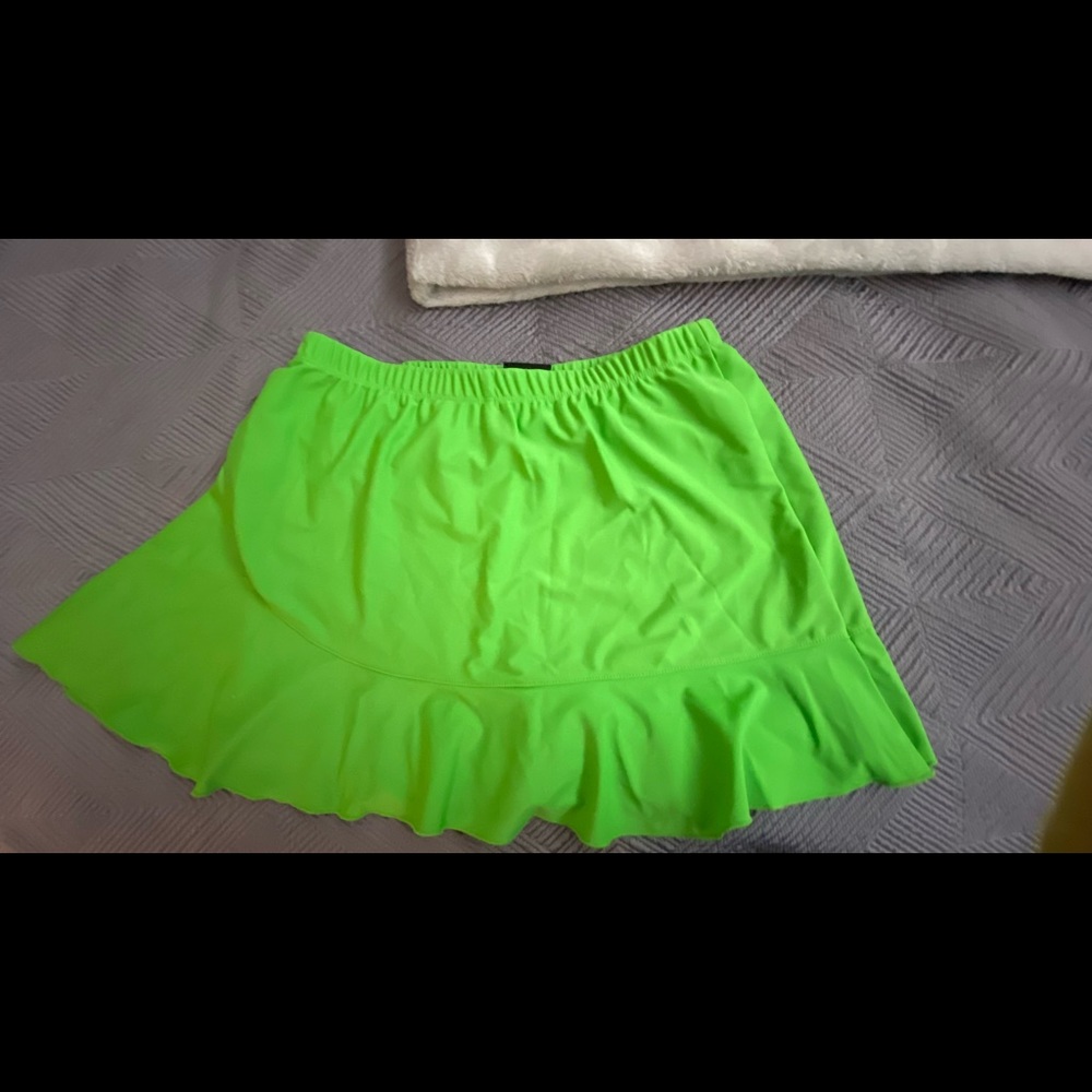 DTL tennis skirt great for St Pattys  day